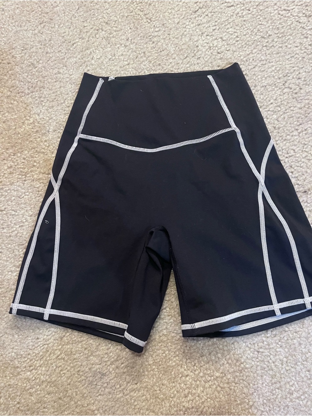 High-Waist Black Active Bike Shorts with Contrast Stitching XS